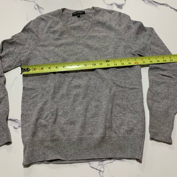 Cashmere Women's 100% Cashmere V-Neck Sweater - Picture 11 of 13